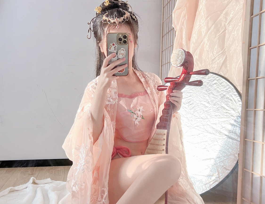 不呆猫《古风温泉人妻》:身着古风温泉服饰的她优雅迷人,尽展温暖与宁静的氛围插图3 不呆猫《古风温泉人妻》:身着古风温泉服饰的她优雅迷人,尽展温暖与宁静的氛围插图3