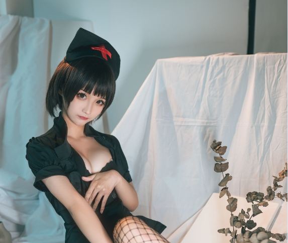 蠢沫沫NO.054《护士》赏析：甜美与魅惑并存的护理时光插图4