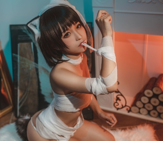 蠢沫沫NO.056《绷带猫》:妖媚与俏皮的完美融合插图3 蠢沫沫NO.056《绷带猫》:妖媚与俏皮的完美融合插图3