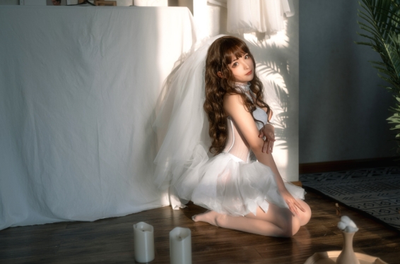 蠢沫沫NO.060《婚纱》:一场梦幻与诱惑的交织插图4 蠢沫沫NO.060《婚纱》:一场梦幻与诱惑的交织插图4