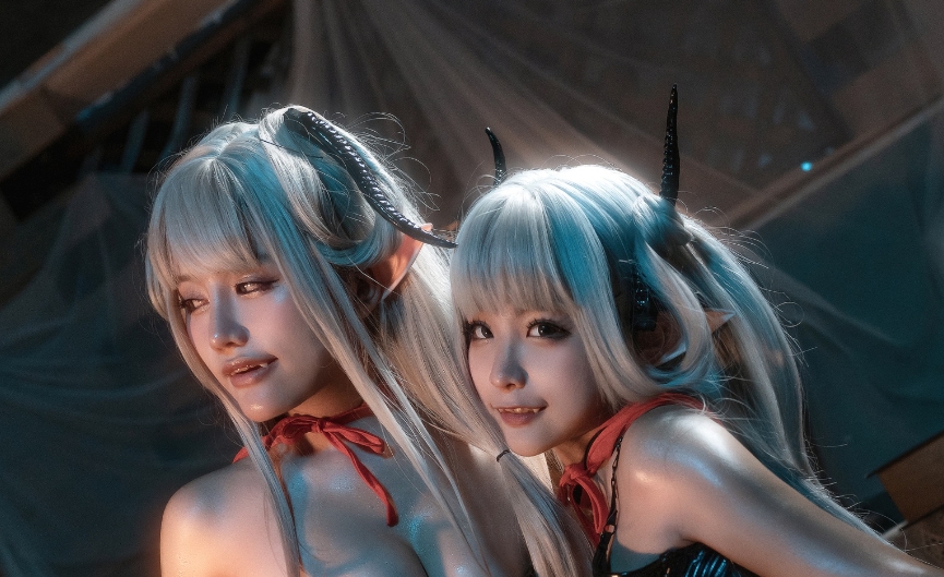 蠢沫沫与一笑芳香沁的“双子吸血鬼”绝美Cosplay作品,绝对让你心动不已!