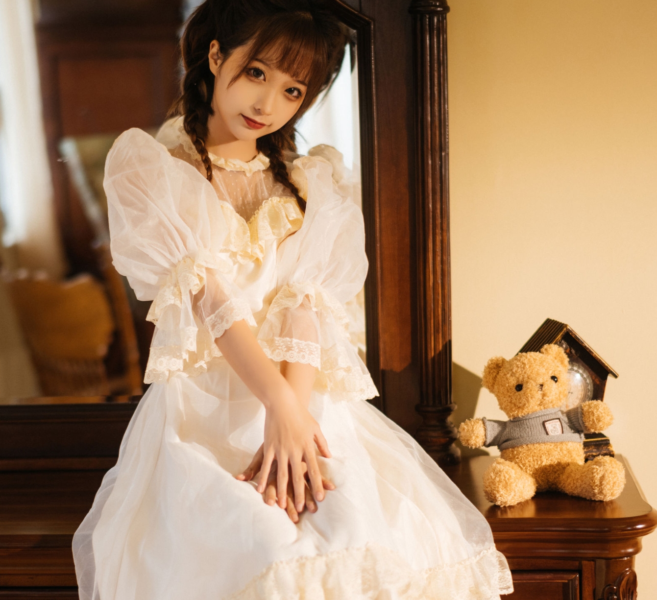 蠢沫沫的《古着》:一场复古与现代交融的美丽演绎插图4 蠢沫沫的《古着》:一场复古与现代交融的美丽演绎插图4