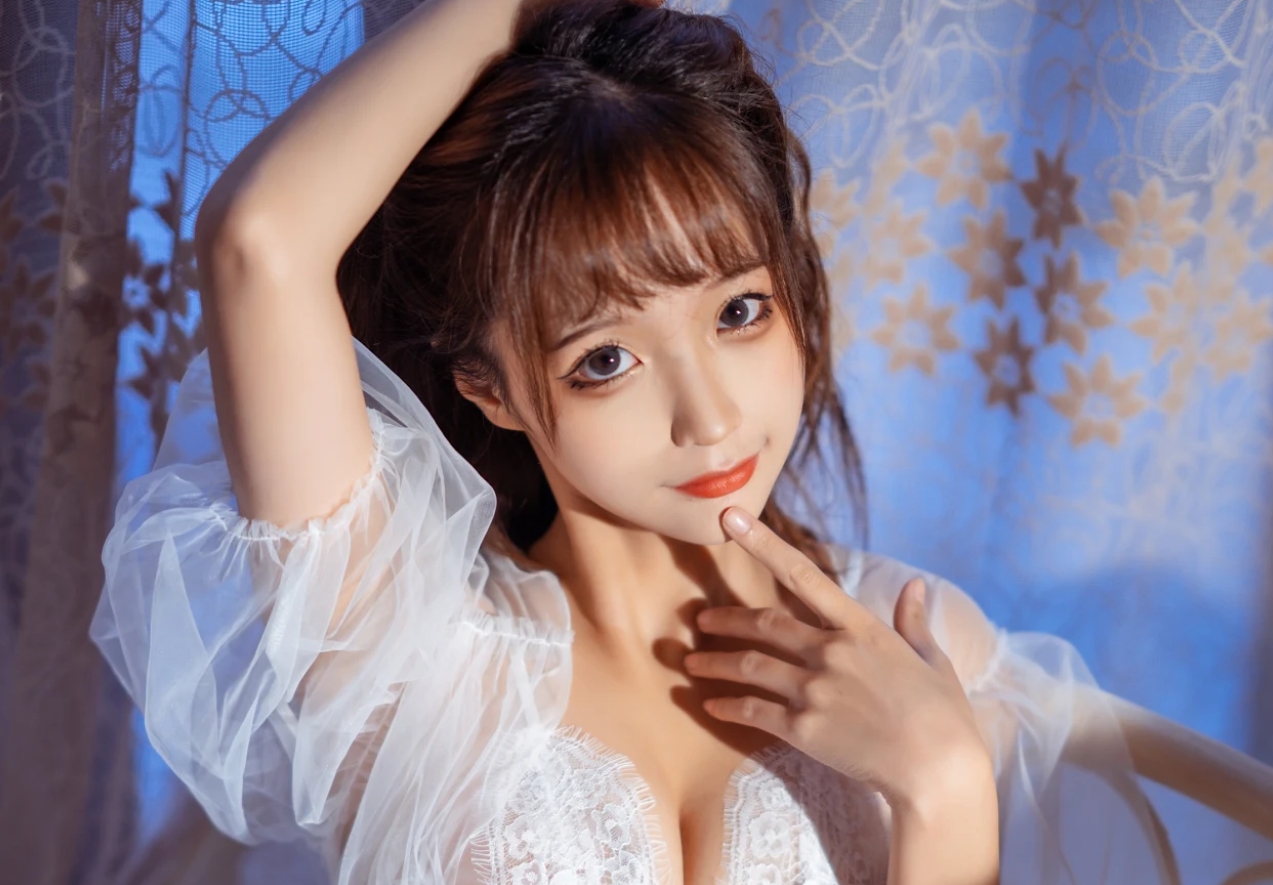 蠢沫沫的《轻纱》系列:一场迷人的轻松瞬间