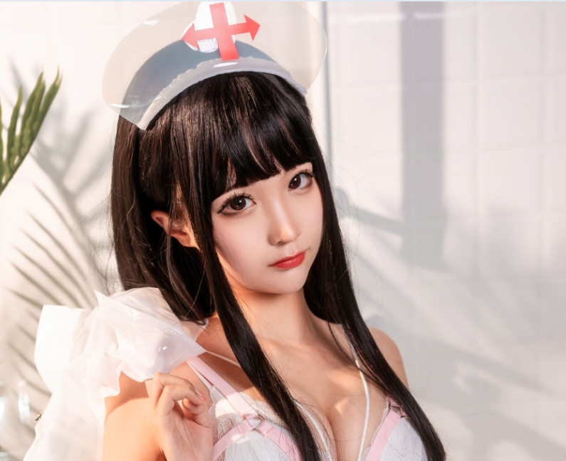 蠢沫沫的《胶衣护士 白》:治愈与魅力并存插图3 蠢沫沫的《胶衣护士 白》:治愈与魅力并存插图3