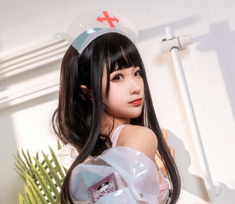 蠢沫沫的《胶衣护士 白》:治愈与魅力并存插图4 蠢沫沫的《胶衣护士 白》:治愈与魅力并存插图4