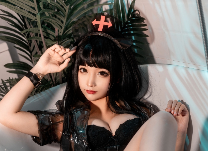 蠢沫沫的《胶衣护士 黑》作品,带你体验不一样的护士魅力