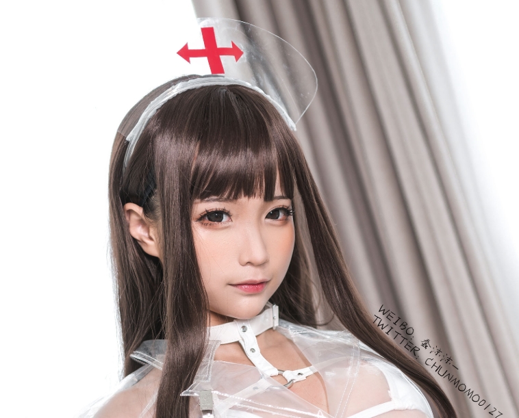 蠢沫沫的《胶衣护士 透》作品：诠释清新性感与极致挑战插图4