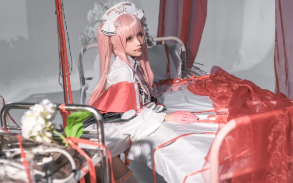 蠢沫沫《英仙座》：她在红白交织的梦境中起舞插图3