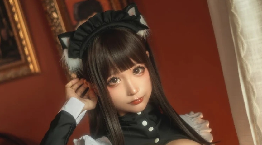 蠢沫沫《仆-女仆》:猫耳与黑白裙摆下的致命吸引力插图3 蠢沫沫《仆-女仆》:猫耳与黑白裙摆下的致命吸引力插图3