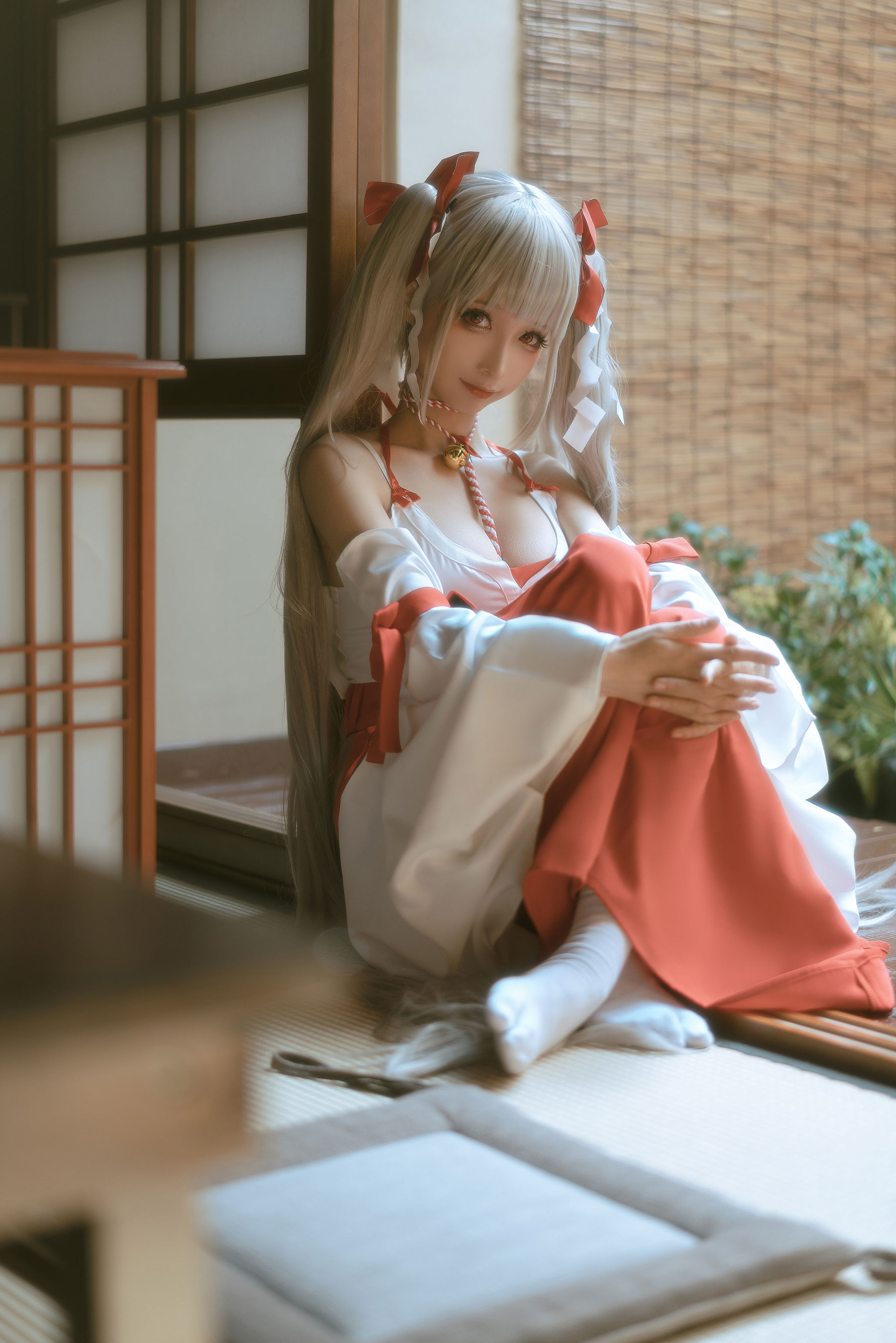 蠢沫沫《可畏 巫女》Cosplay写真欣赏｜红白巫女服与银色双马尾太绝了插图