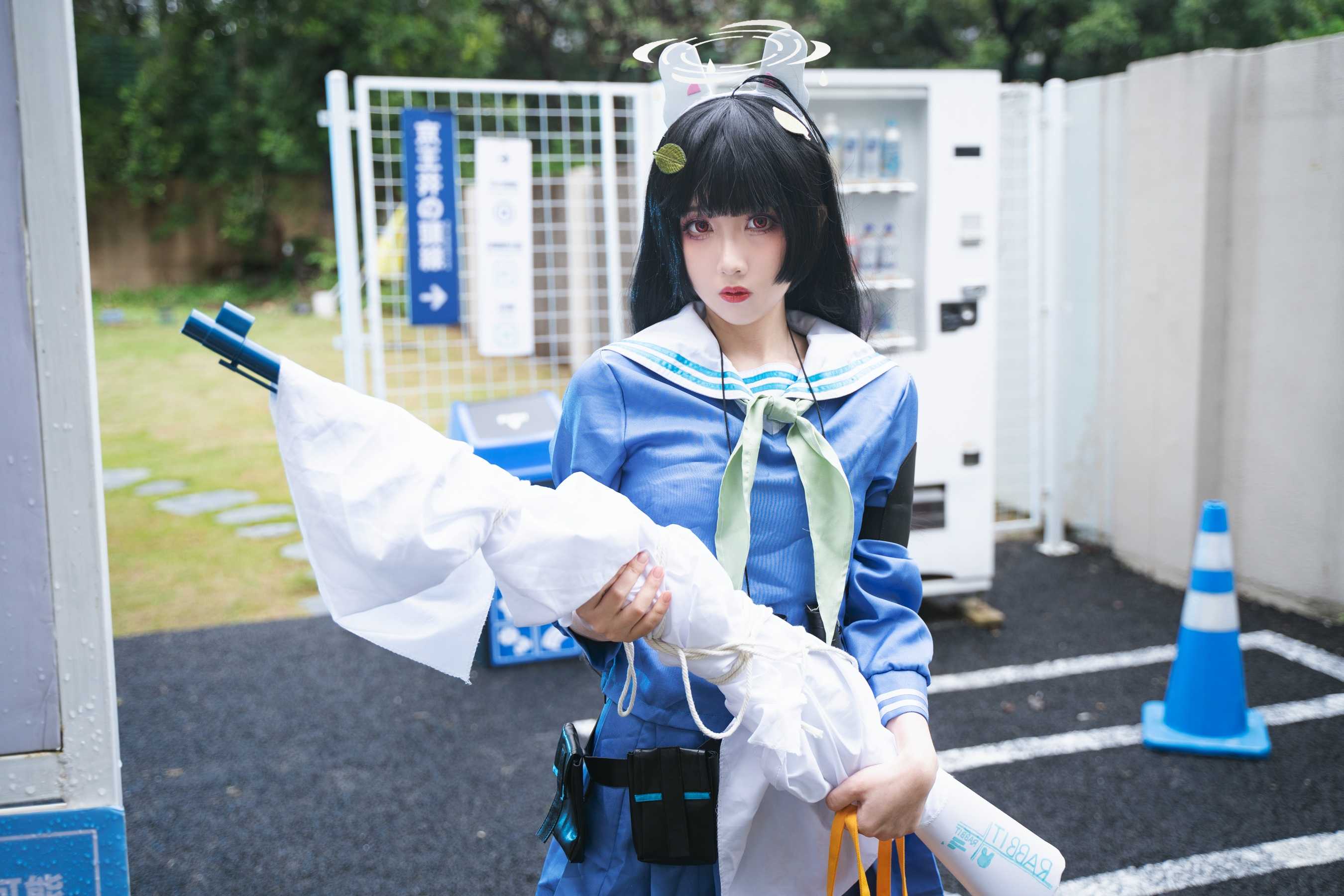 小和甜酒《蔚蓝档案 霞沢美游》作品介绍:自贩机前的美游,清冷里带一点呆萌感插图 小和甜酒《蔚蓝档案 霞沢美游》作品介绍:自贩机前的美游,清冷里带一点呆萌感插图