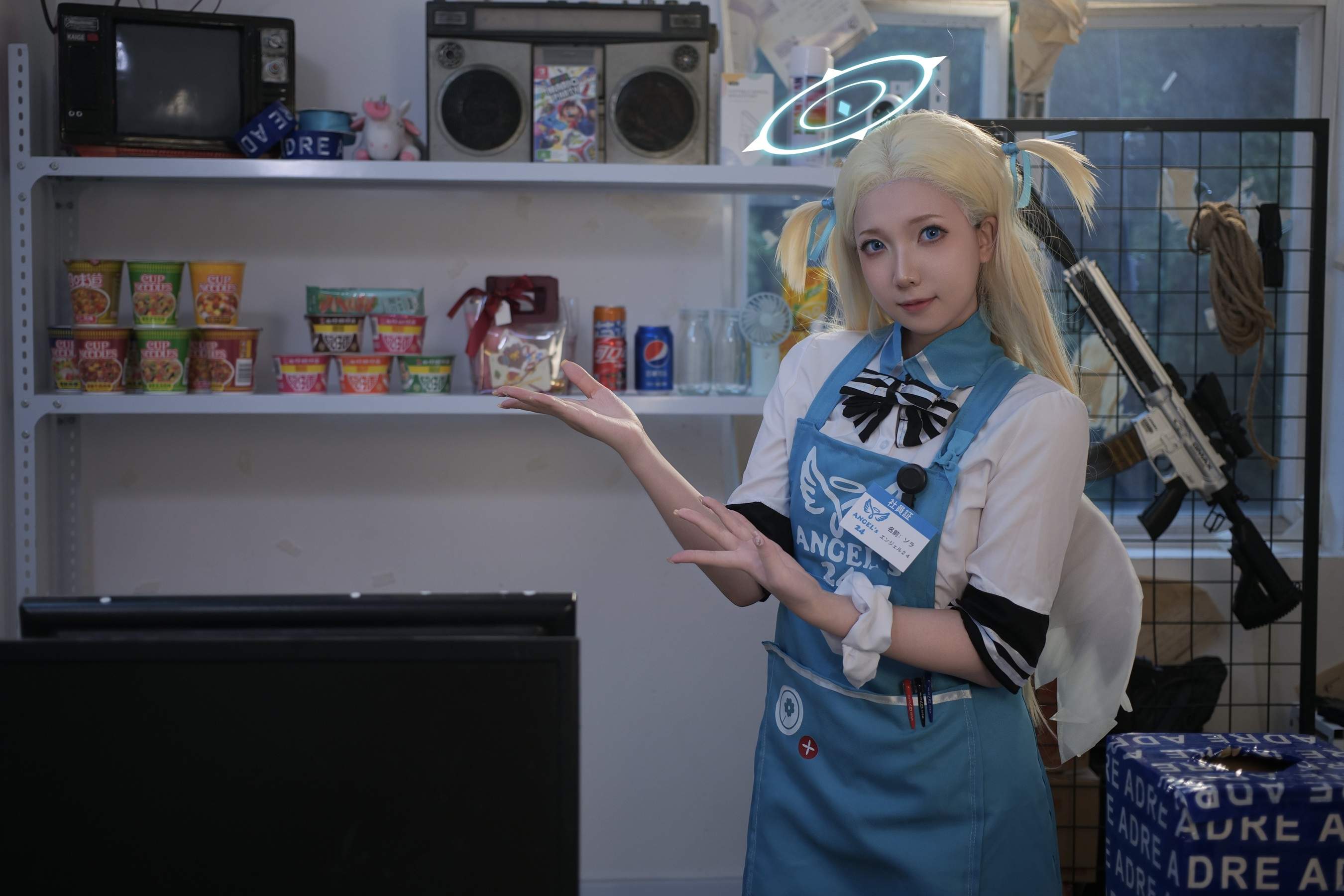 小和甜酒《小空天使便利店》作品介绍:便利店货架前的蓝白天使感插图2 小和甜酒《小空天使便利店》作品介绍:便利店货架前的蓝白天使感插图2