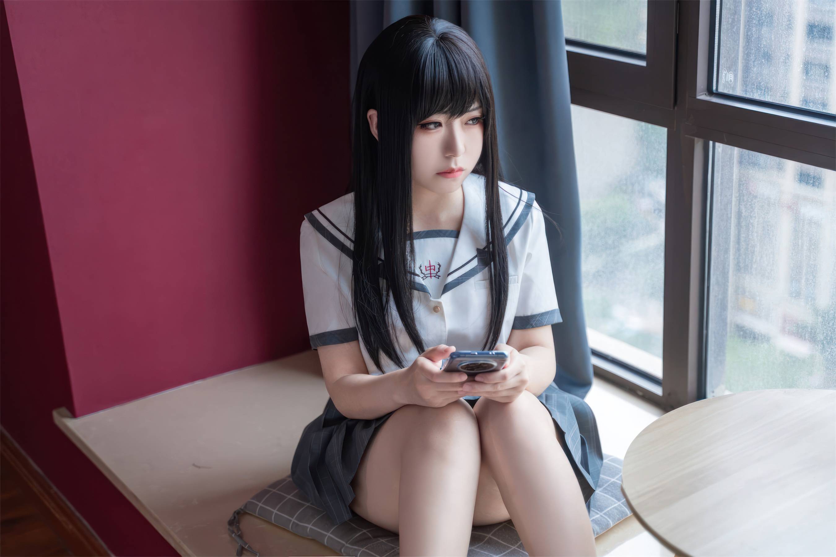 虎森森《下班后的OL》作品介绍:手机、门口与窗边的下班小剧场插图4 虎森森《下班后的OL》作品介绍:手机、门口与窗边的下班小剧场插图4
