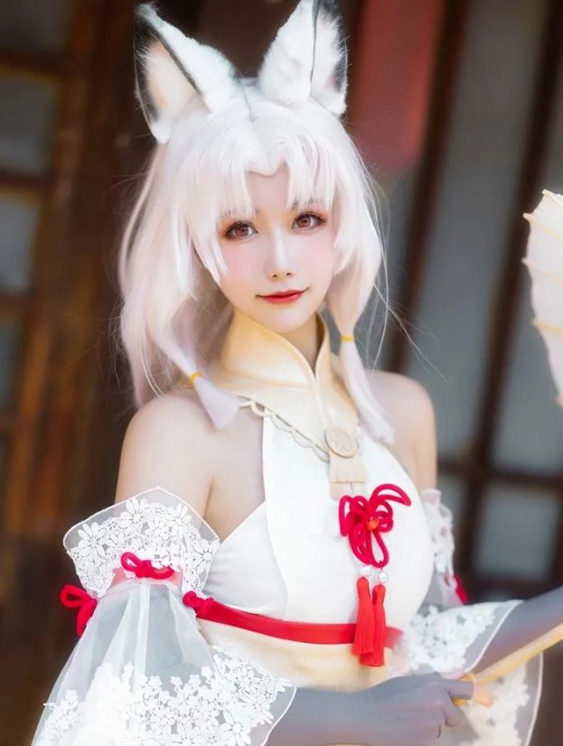 Momoko葵葵《胡桃》作品介绍:白狐灵韵与柔美气质交织出的梦幻写真