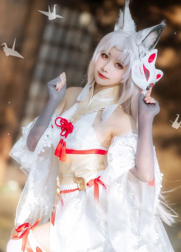 Momoko葵葵《胡桃》作品介绍：白狐灵韵与柔美气质交织出的梦幻写真插图1