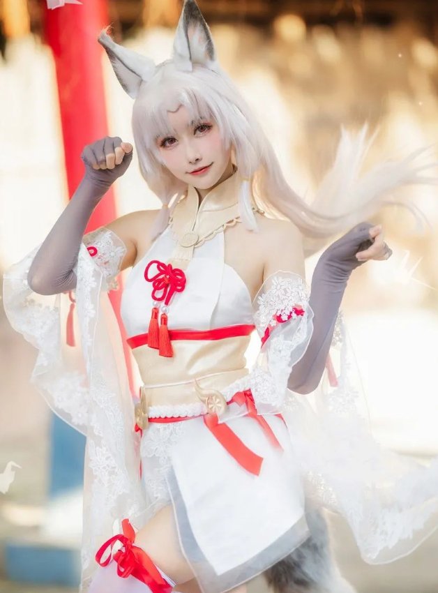 Momoko葵葵《胡桃》作品介绍：白狐灵韵与柔美气质交织出的梦幻写真插图2